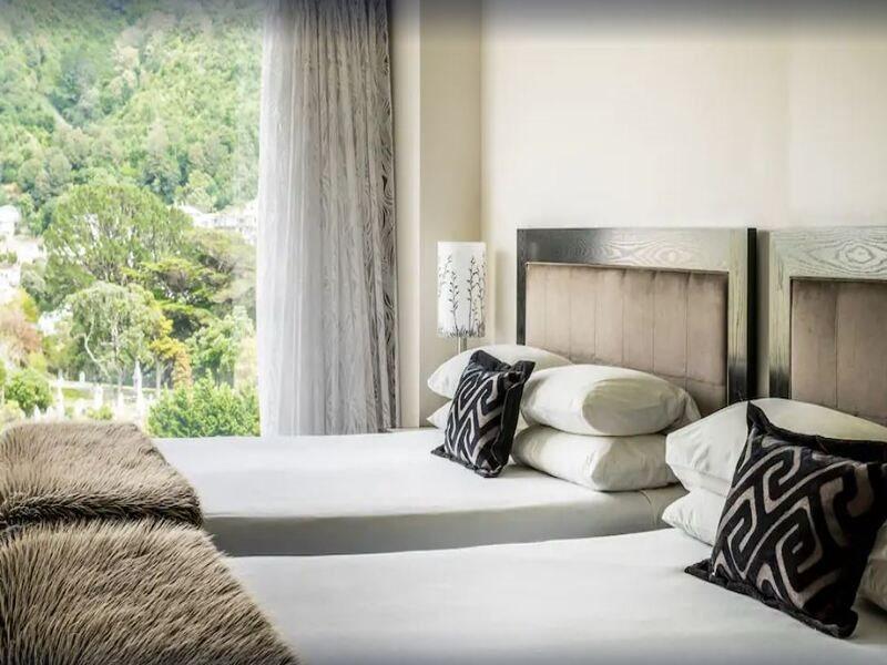 Bolton Hotel Wellington Exterior foto A bedroom at the hotel